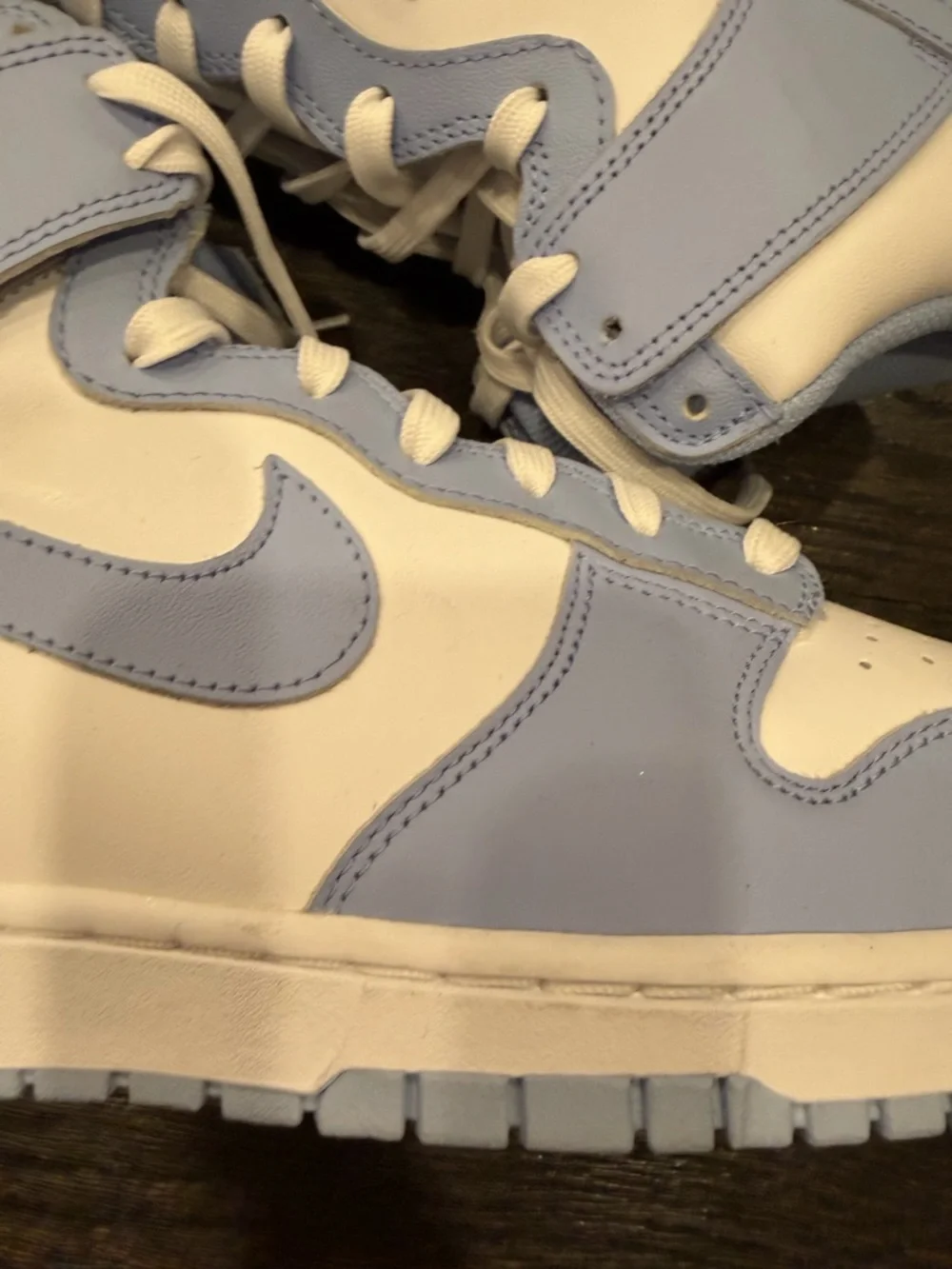 Nike Dunk High Athletic Basketball Shoe Women’s size 11 white blue